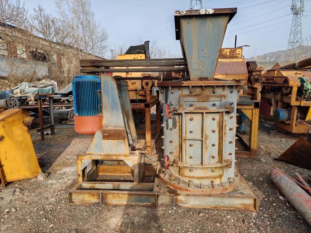 你好!我准备买套二手制砂机,河砂鹅卵石时产300吨,一套大概要多少钱...