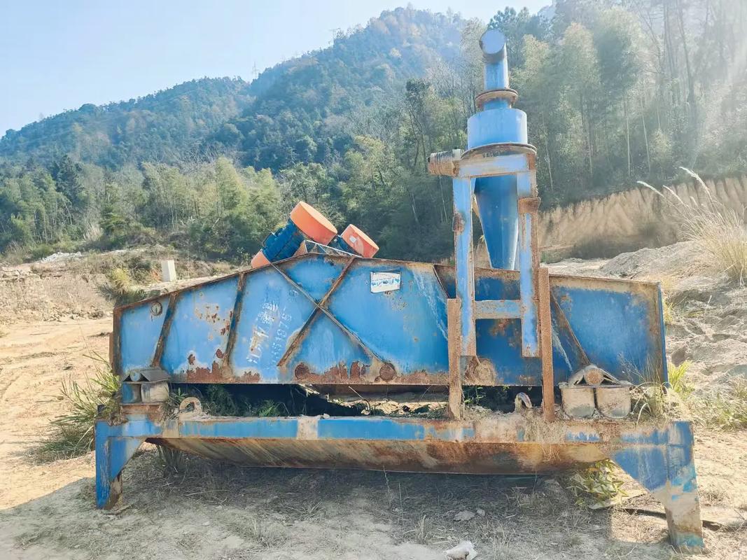 你好!我准备买套二手制砂机,河砂鹅卵石时产300吨,一套大概要多少钱...