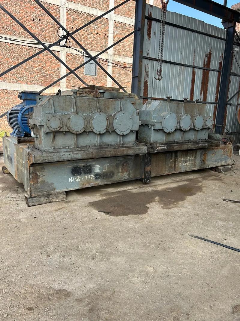 你好!我准备买套二手制砂机,河砂鹅卵石时产300吨,一套大概要多少钱...